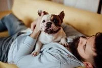 amroliving-guy-with-a-dog